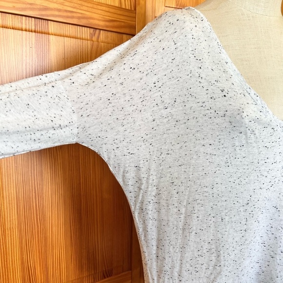 Express Large White Deep Vneck Elbow Length Black Dots Casual Shirt Oversized - Picture 5 of 7